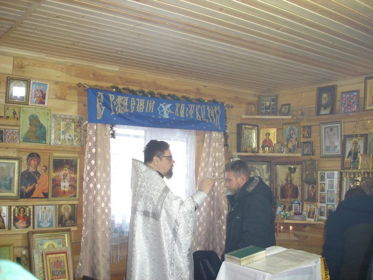 В Никольском храме «Золотые кресты» прошел праздничный молебен в честь Рождества Христова