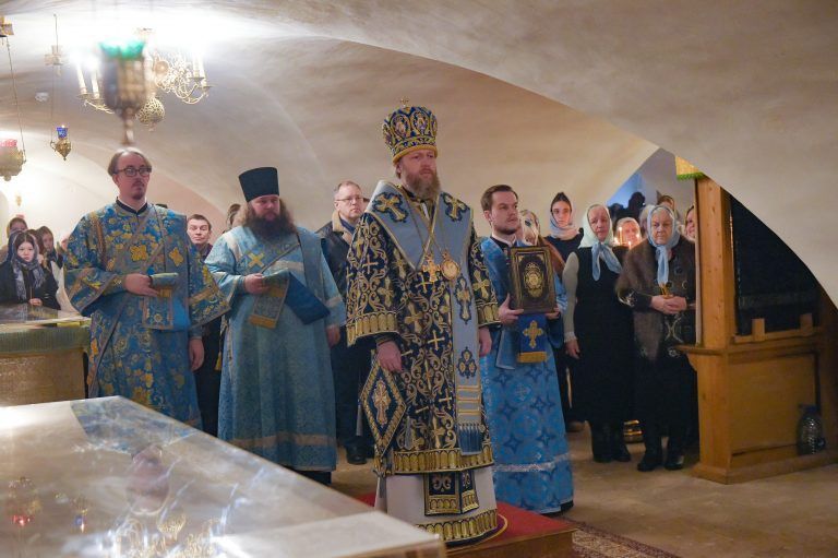 « Днесь Симеон на руки Господа славы подъемлет …»