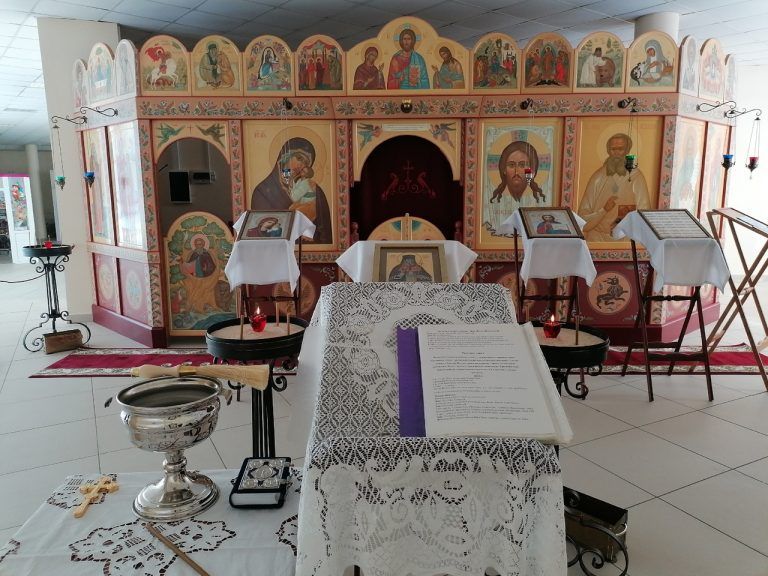 В храме Вологодской областной детской клинической больницы совершается молитва