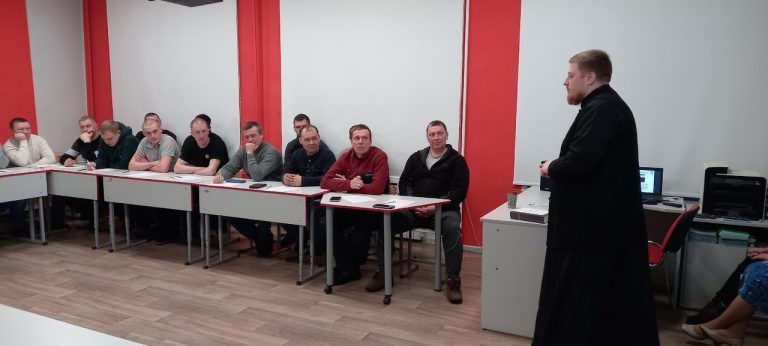 В родительском клубе «Мир семьи от «А» до «Я»» в Вожеге состоялась встреча с священнослужителем