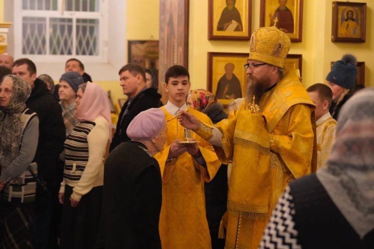 Епископ Игнатий возглавил богослужение в Воскресенском соборе города Череповца