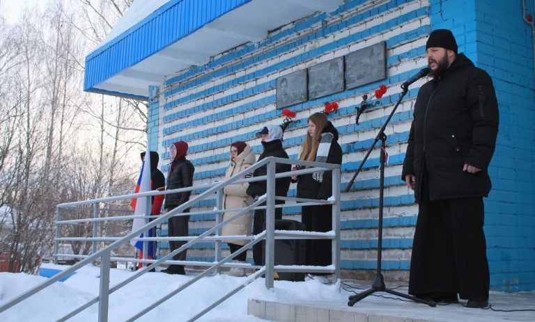 Студенты технического колледжа совместно с священником почтили память воинов Афганского конфликта