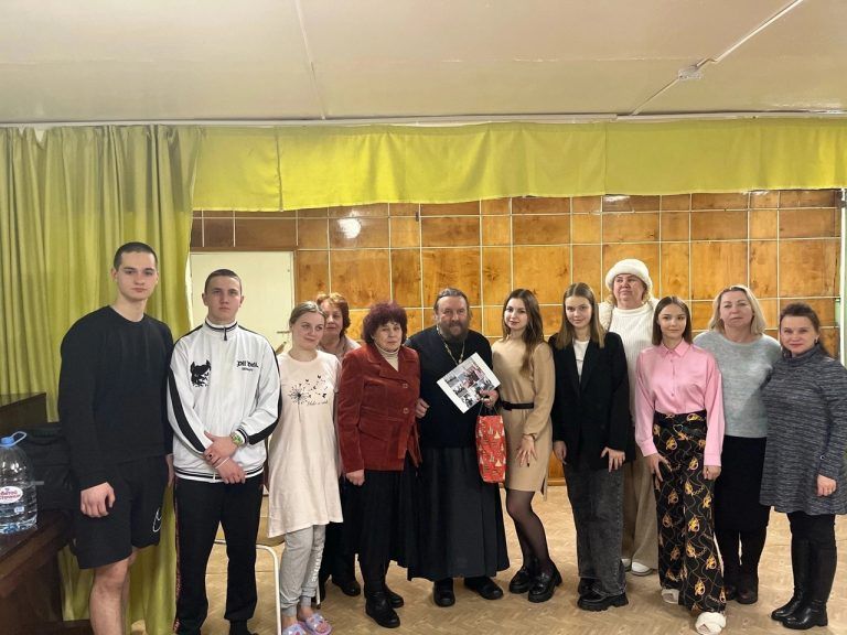 Священник встретился с белозерской молодёжью