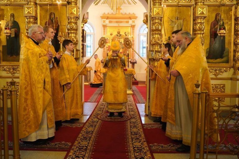 В Неделю о мытаре и фарисее епископ Игнатий возглавил богослужение в Воскресенском соборе города Череповца