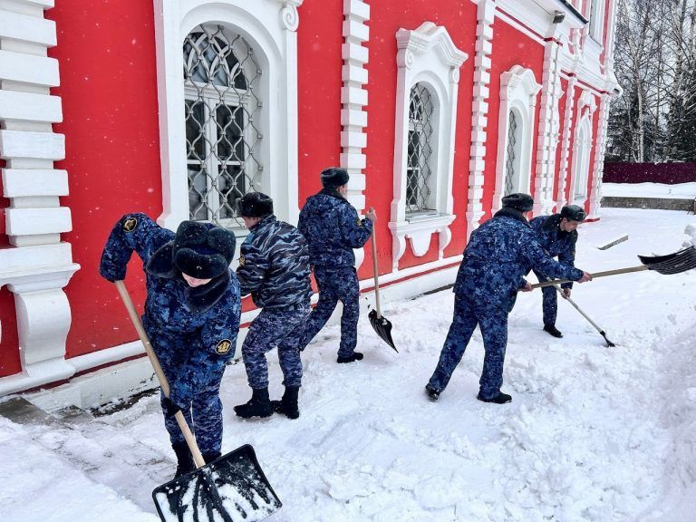 Сотрудники исправительной колонии № 1 оказали помощь вологодскому храму святых апостолов Петра и Павла в Новинках
