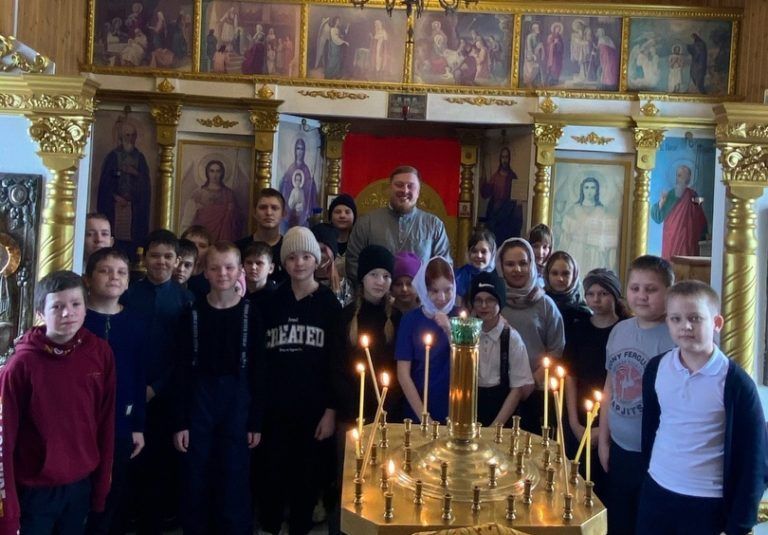 В рамках занятий внеурочной деятельности «Истоки» школьники посетили храм пророка Илии в Вожеге