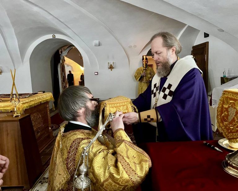 «… священномучениче Ермогене, спасай и ныне юже возлюбил еси, святую Русь Православную…»