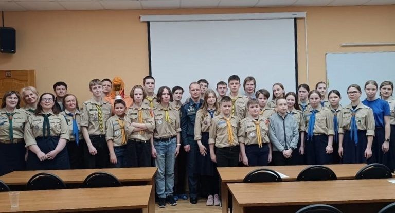 Дружина юных разведчиков «Череповец» побывала в Центре по защите населения и территорий от ЧС