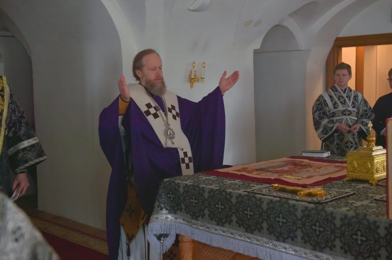 «Утробы щедрот Твоих не затвори мне, Владыко, но оттряс мой омраченный сон, возстави, и с мудрыми введи девами в чертог Твой…»
