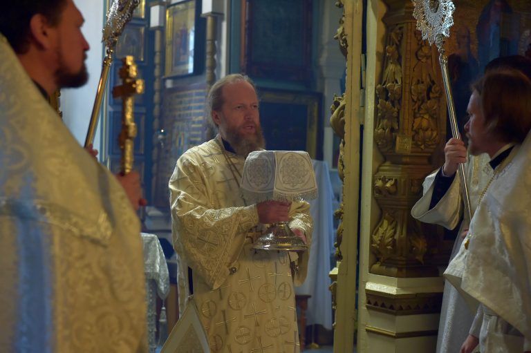 «Днесь Вифания предвозвещает Воскресение Христа Жизнодавца, востанием Лазаревым ликовствующи»