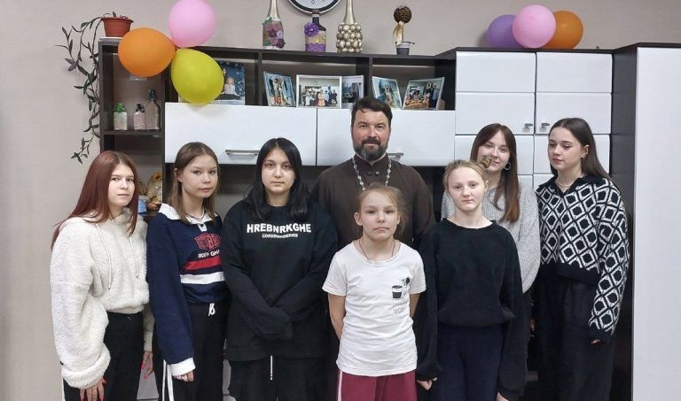 В Череповецком центре помощи детям «Наши дети» состоялась встреча со священником