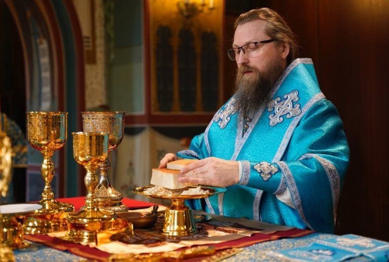 В праздник Благовещения Пресвятой Богородицы епископ Игнатий возглавил престольные торжества в кафедральном соборе города Череповца