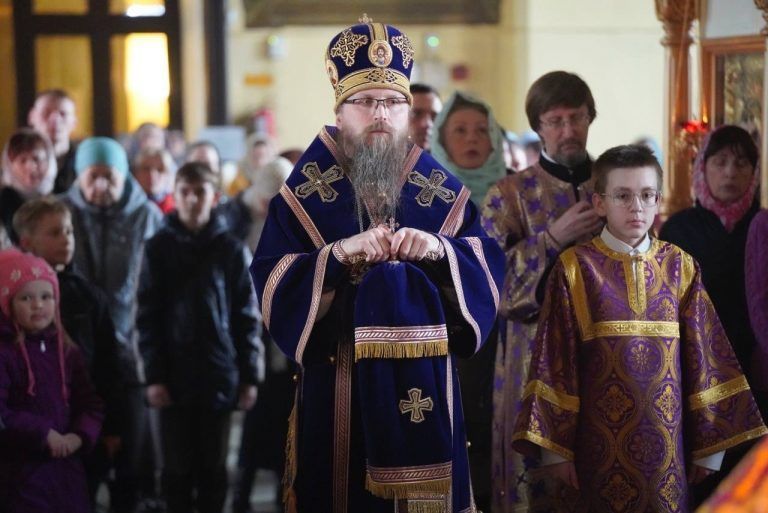 В канун Недели 5-й Великого поста епископ Игнатий возглавил богослужение в Воскресенском соборе Череповца