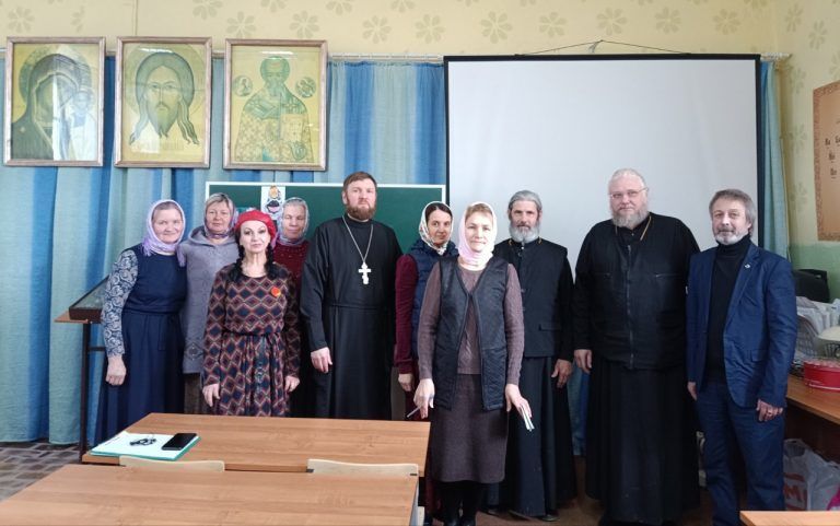 В храме Воскресения Христова села Сямжа прошел семинар для священнослужителей и катехизаторов