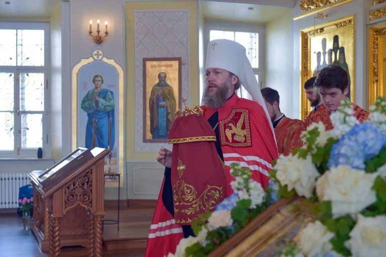 «…поем Воскресение Его: распятие бо претерпев, смертию смерть разруши»