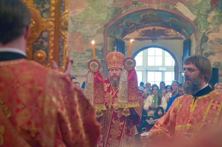 Благодатный огонь прибыл в Вологду