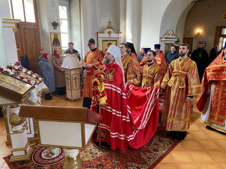 «Светильник великий Святыя Православныя Церкве в житии твоем был еси, святителю Игнатие»