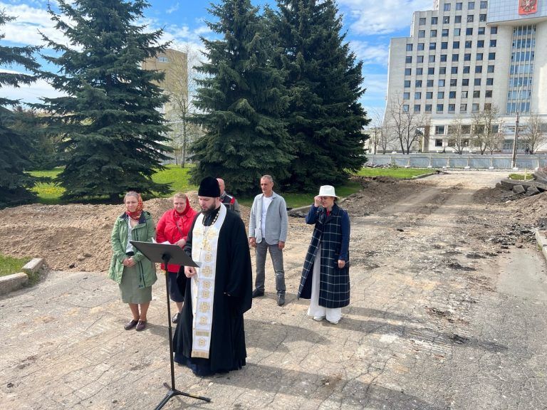 На площади Дрыгина прошел молебен перед началом доброго дела
