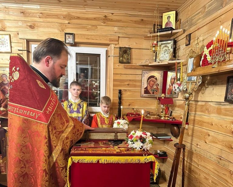После 95-летнего перерыва в Никольском храме «Золотые Кресты» состоялась Пасхальная литургия