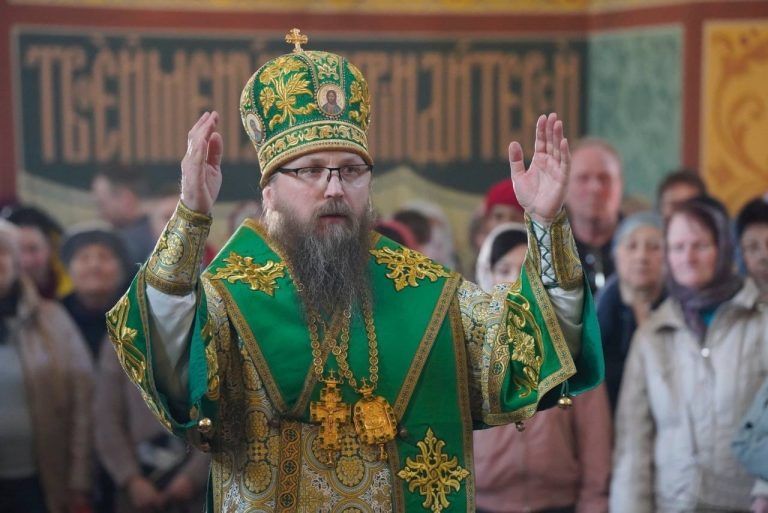 В праздник Входа Господня в Иерусалим глава Череповецкой епархии возглавил богослужение в кафедральном соборе Череповца