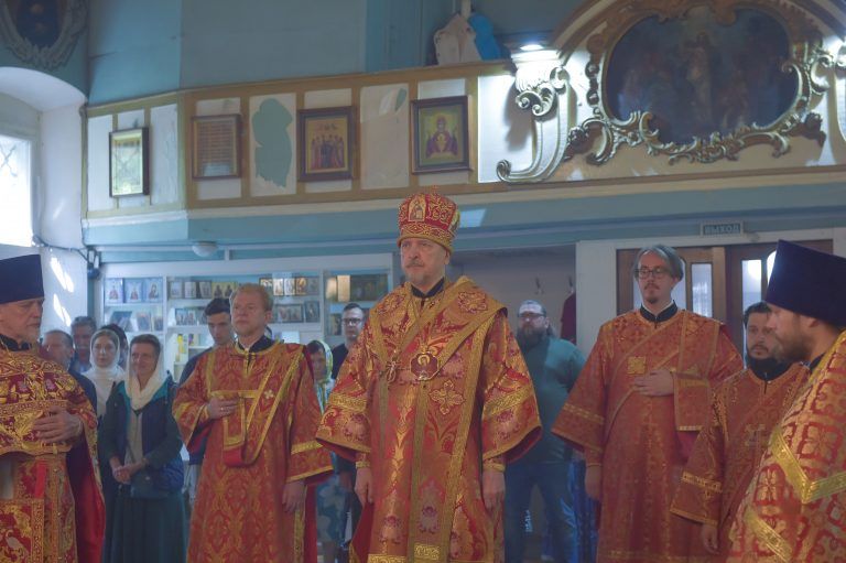 Глава Мурманской митрополии возглавил Литургию в Лазаревском храме Вологды