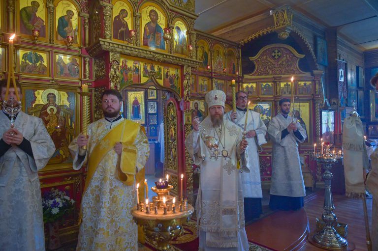 «Господь вознесеся на небеса, да послет Утешителя миру…»