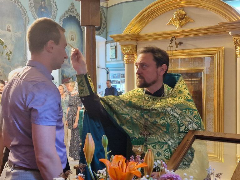 Общегородской молебен перед мощами святого праведного Александра Вологодского состоялся в Лазаревском храме