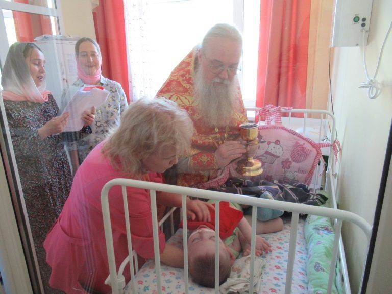 В канун Международного дня защиты детей в Доме ребёнка города Череповца состоялась первая Литургия