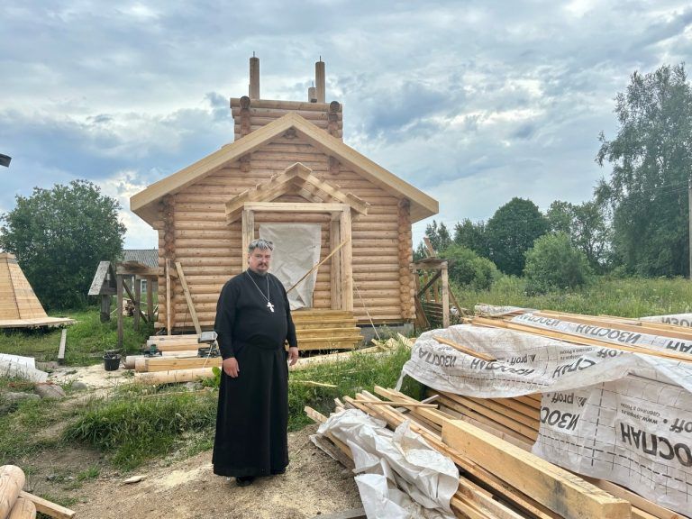 Строительство храма-часовни Архангела Михаила в деревне Великий двор продолжается