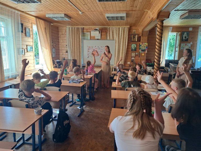В летней смене проекта «Гармония детского мира» прошли мероприятия, посвященные Дню семьи, любви и верности