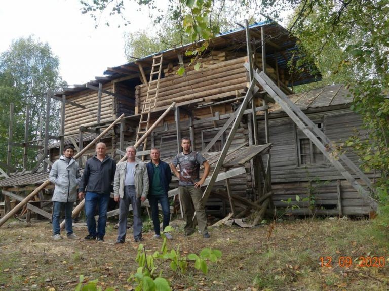 Продолжаются работы по сохранению деревянного храма в селе Ухтома