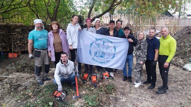 Добровольцы отряда «ДОБРОТОЛЮБИЕ» продолжают помогать храмам Вологды