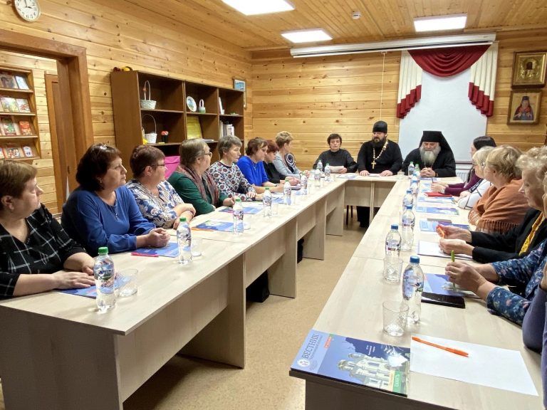 В Кадуйском благочинии в рамках Таисиинских чтений состоялся круглый стол