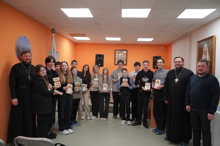 В рамках выставки-форума «Радость Слова» в Центре творческого развития «Синергия» состоялся молодёжный брейн-ринг
