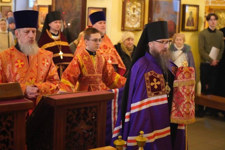 В день памяти новомучеников и исповедников Церкви Русской епископ Игнатий совершил богослужение в Воскресенском соборе Череповца