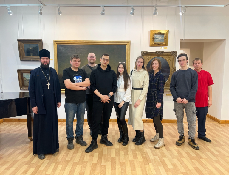 Участники молодёжного клуба при Лазаревском храме посетили экспозиции Шаламовского дома