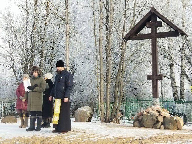 В деревне Бурдуково Вологодского района была отслужена панихида о поминовении всех усопших, пострадавших в годину гонений за веру Христову