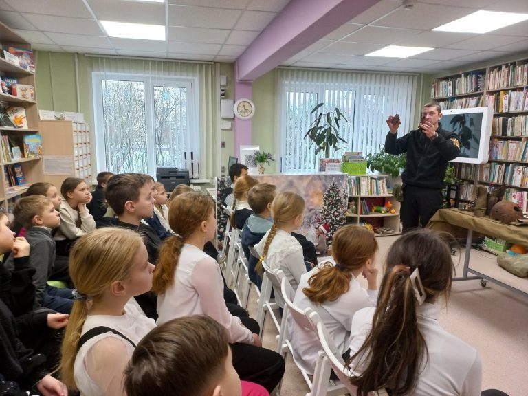 Сотрудник Вологодской епархии провел серию занятий патриотической направленности с школьниками из Сокола