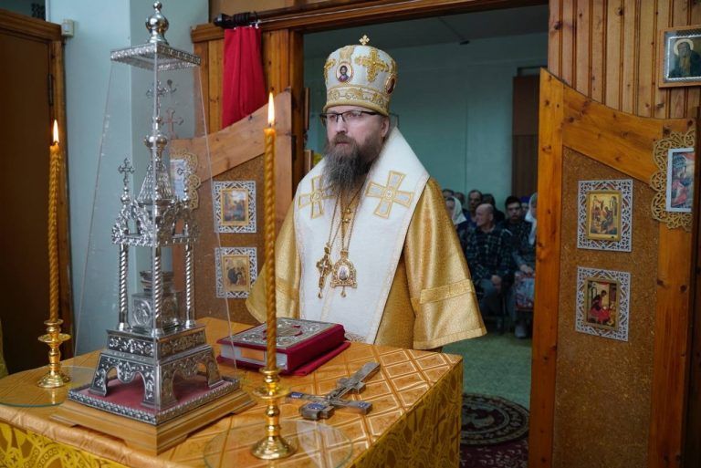 Епископ Игнатий совершил богослужение в Череповецком доме социального обслуживания
