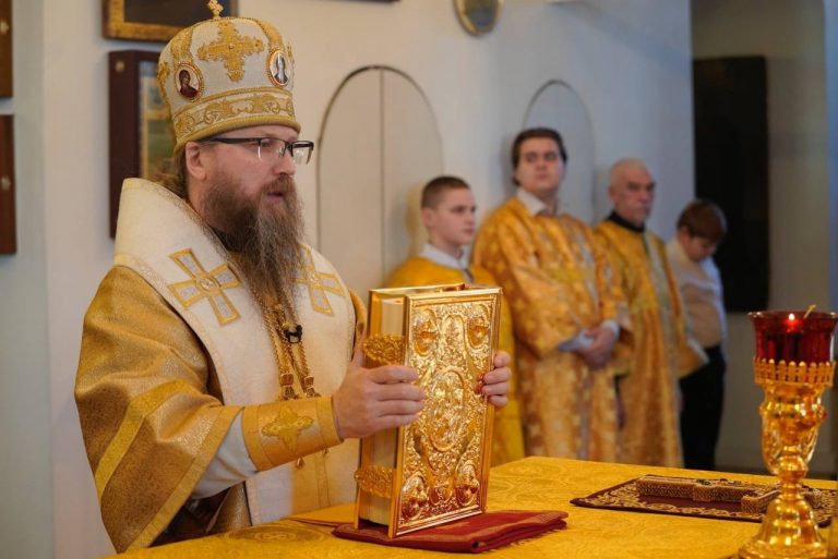 В Неделю о Страшном Суде епископ Игнатий совершил богослужение в Воскресенском соборе Череповца