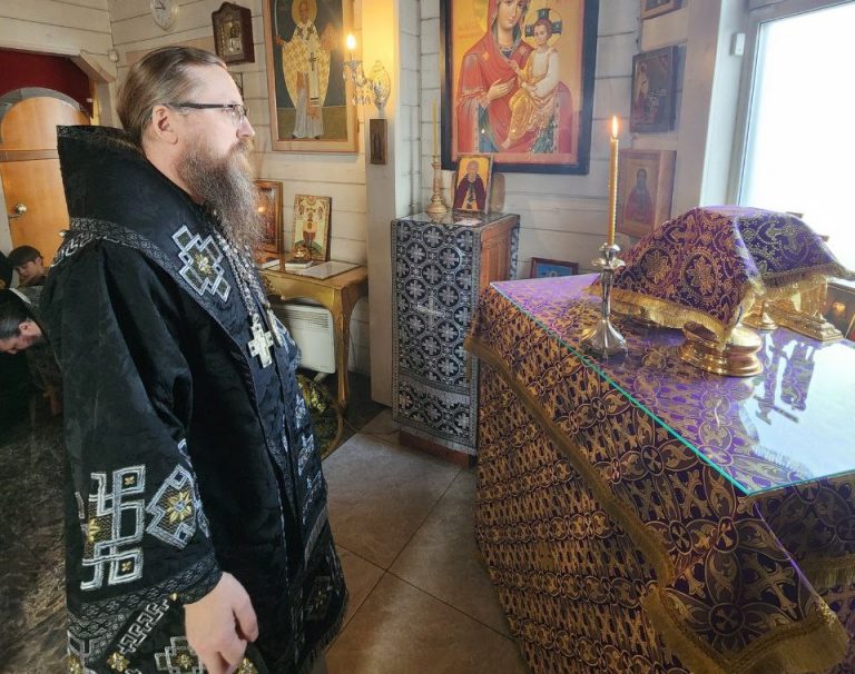 Епископ Игнатий совершил Литургию Преждеосвященных Даров в храме преподобного Сергия Радонежского города Череповца