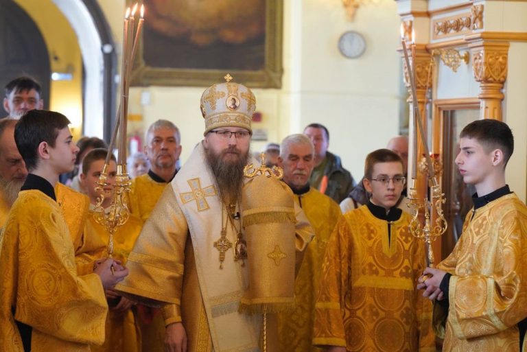В Неделю Торжества Православия епископ Игнатий совершил богослужение в Воскресенском соборе города Череповца