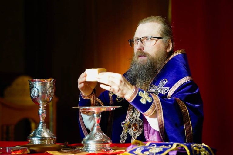 В Неделю 4-ю Великого поста епископ Игнатий совершил богослужение в кафедральном соборе города Череповца
