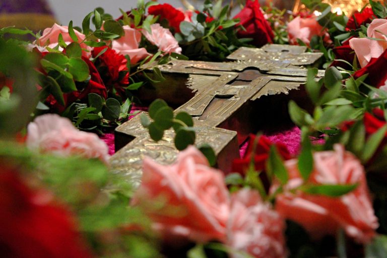 В Неделю Крестопоклонную студенты духовной семинарии молились за богослужениями в Спасо-Прилуцком монастыре