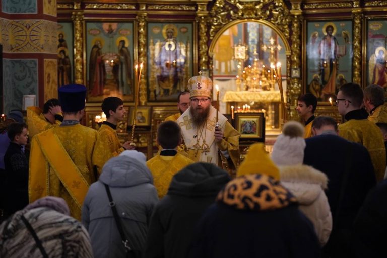 В канун Недели сыропустной епископ Игнатий совершил богослужение в кафедральном соборе Череповца
