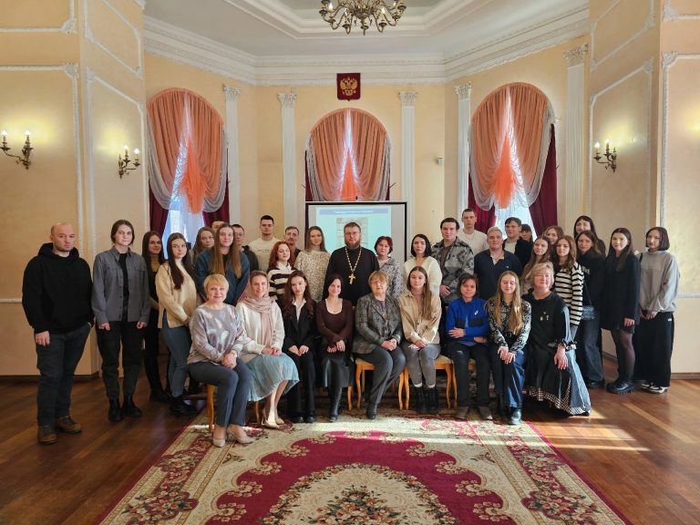 Священник Феодор Шевченко встретился с череповецкими студентами