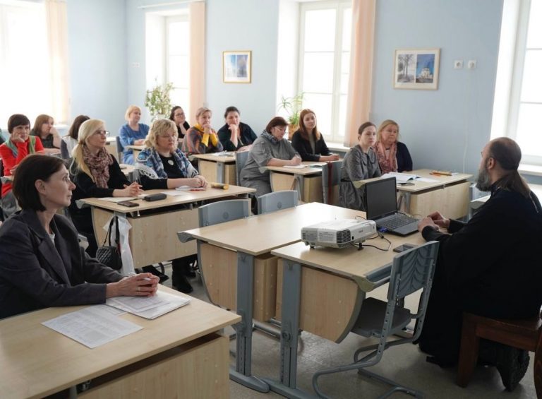 В Череповецкой епархии завершилось обучение педагогов по Основам православной культуры