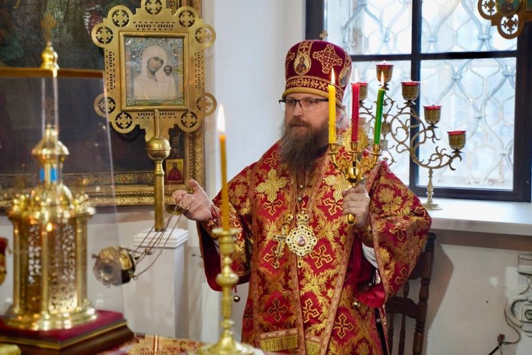 В четверг Светлой седмицы епископ Игнатий возглавил престольный праздник придельного храма священномученика Антипы, епископа Пергамского