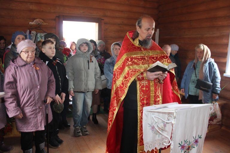 В Чагодощенском округе молитвенно почтили память защитников Отечества