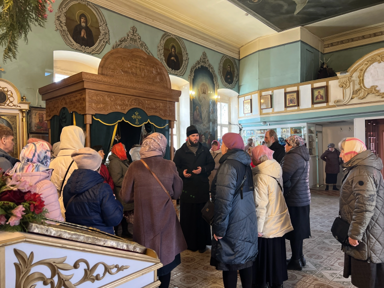 Радушный прием паломников из Подмосковья состоялся на приходе Лазаревского храма Вологды